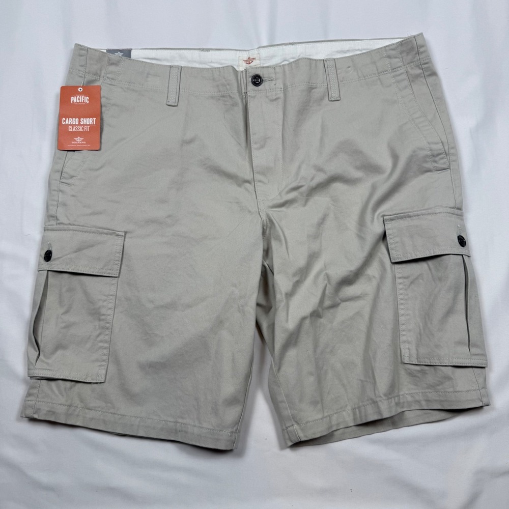 Dockers Pacific Cargo Shorts Classic Fit Size 42 Mens Khaki Beige New READ